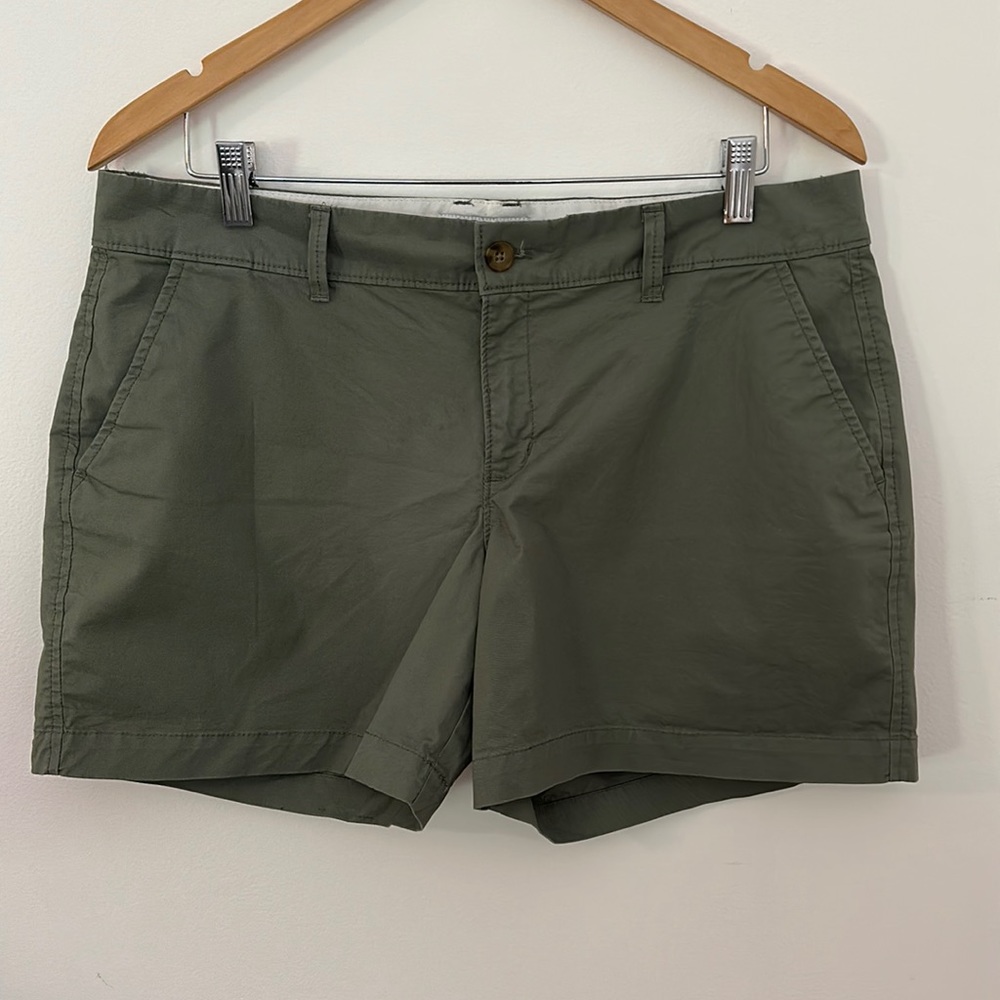 Old Navy, ladies shorts,hunter green. Size 12.